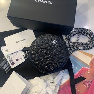 ❌SOLD❌🌸CHANEL Round Clutch w/ Chain🌸
